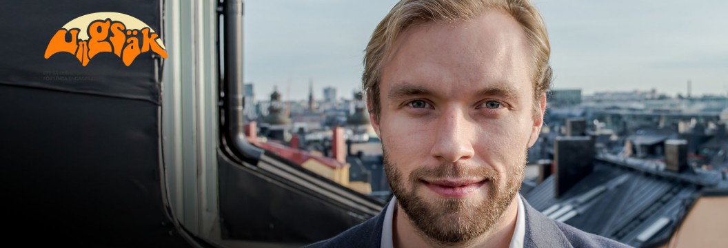Oscar Jonsson med takåsar i bakgrunden