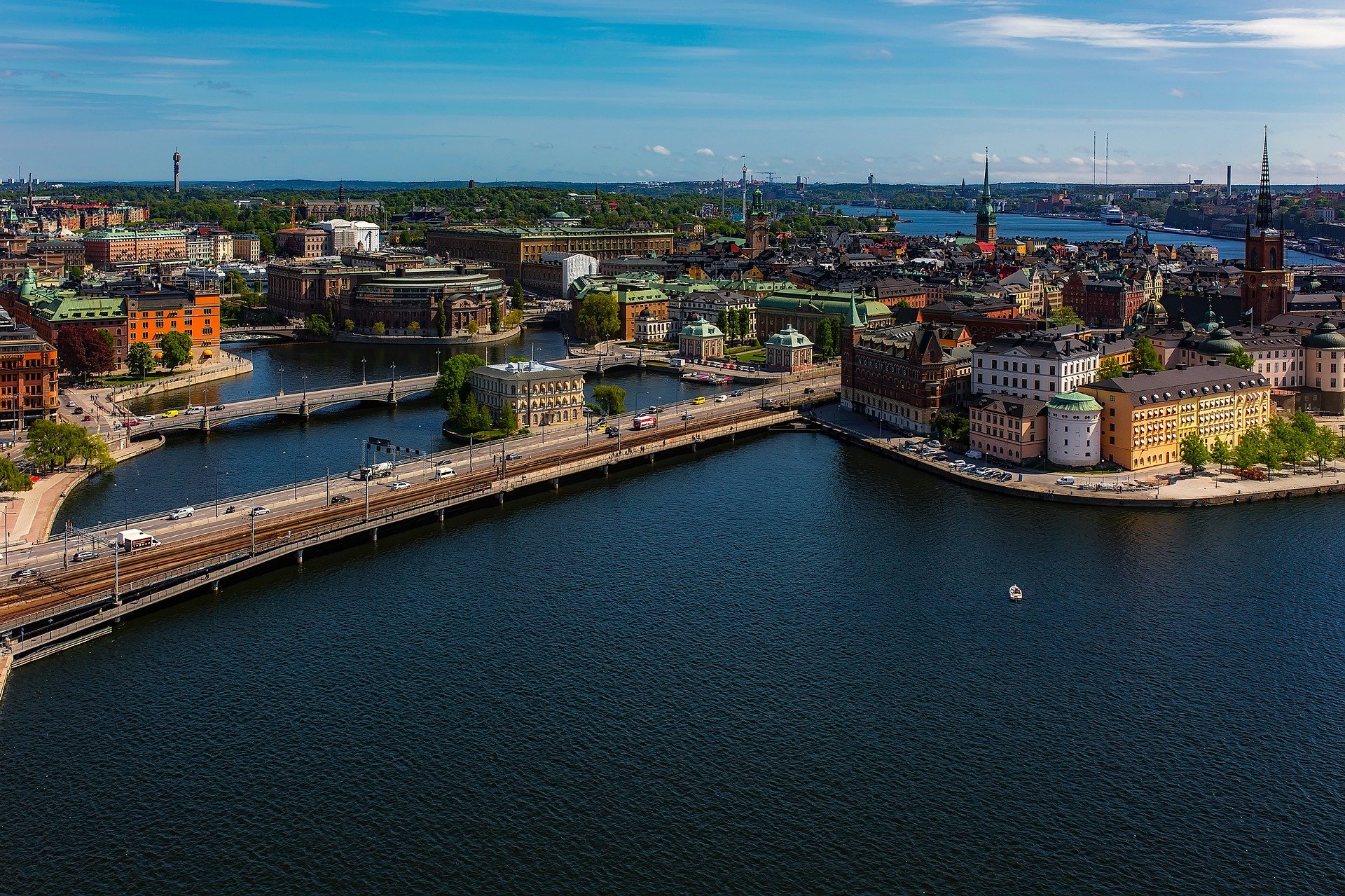 Drönarbild av Centralbron och Riddarholmen i Stockholm